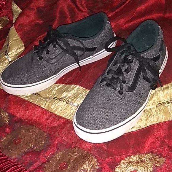 vans shoes size 4